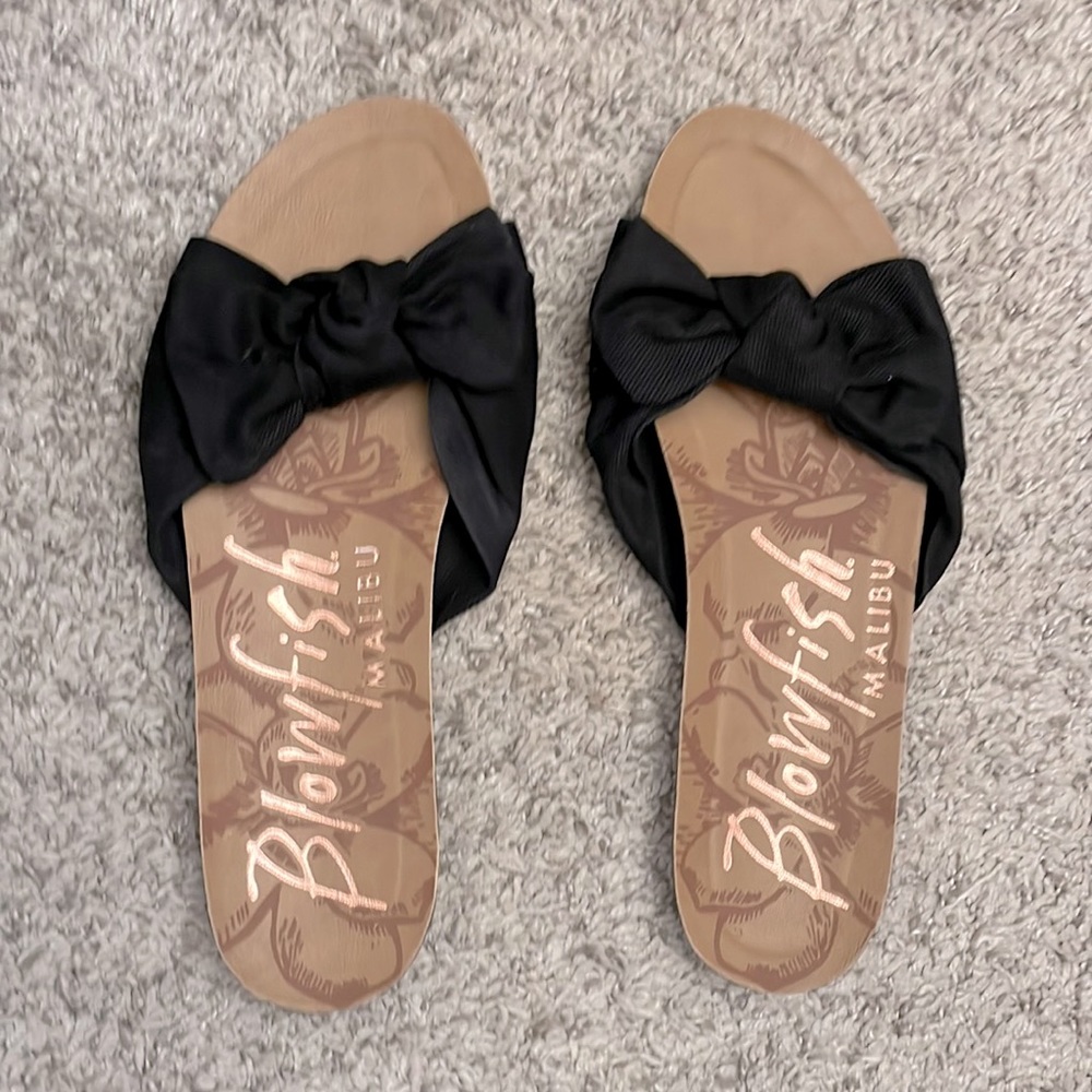 Super cute bow sandals!
